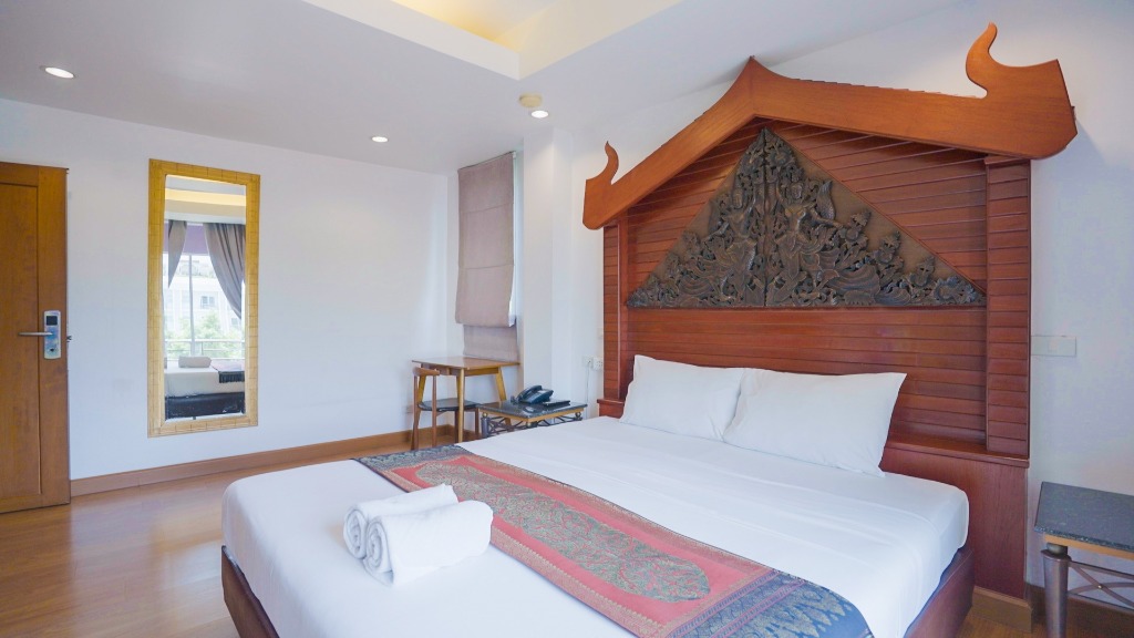 Korbua House Classic Wood Bed