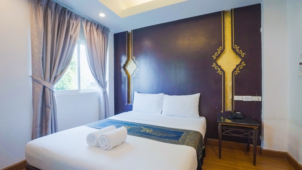 Korbua House Royal Purple Accent Bed