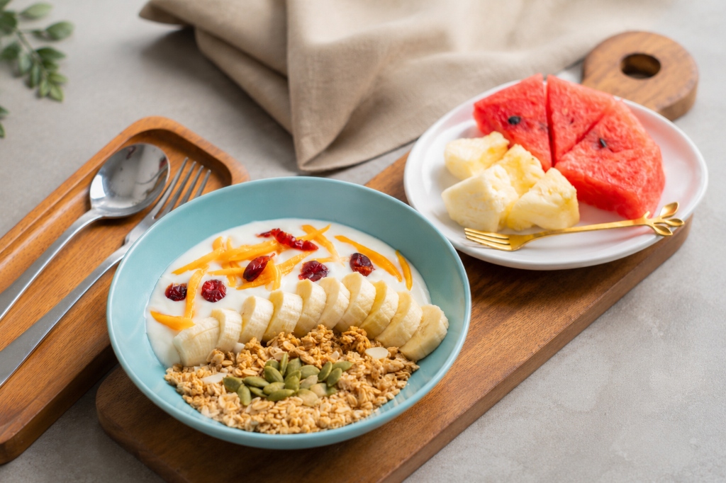 Greek Yogurt Granola Fruit Bowl